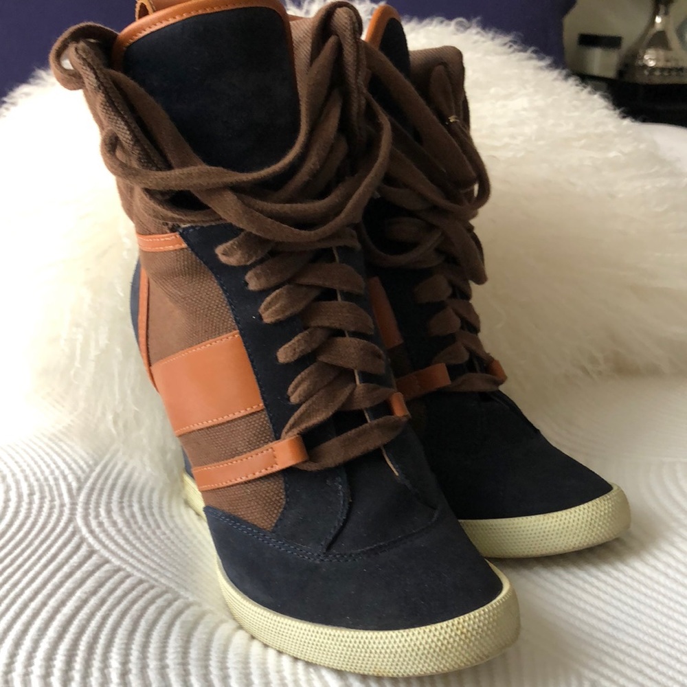 Chloe platform boots